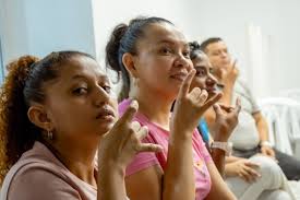 Seguimos fortaleciendo la educación y participación de la comunidad sorda  en el Amazonas! En el marco del Contrato Interadministrativo 2390/2025 con  la Gobernación del Amazonas, desarrollamos diversas acciones para promover  el acceso,