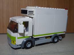 Le Camion Frigorifique De Livraison Lego Lego Cars Lego Truck Cool Lego