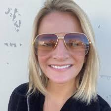 Rebecca Niles's Instagram, Twitter & Facebook