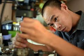 Bên trong lò sản xuất tai nghe 'made in Vietnam' ở Sài Gòn