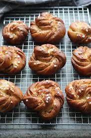 Kanelbullar Les Roules A La Cannelle Recette De Cuisine Recettes De Cuisine Roules A La Cannelle Recette