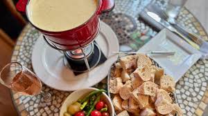 Image result for tbn:U9-jjCeq6c4_NM::image.mabulle.com/l/lo/loonie.mabulle.com/crepes.png