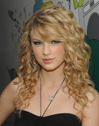 Taylor Swift 2008 Mtv S Trl Show Taylor Swift Curly Hair Taylor Swift Hair Taylor Swift Haircut