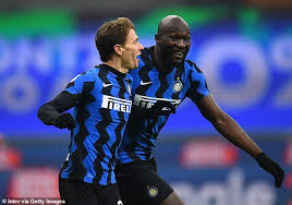 Ronaldo cerca il gol per la dodicesima partita di. Inter Milan 2 0 Juventus Young Starlet Nicolo Barella Fires Home The Bianconeri S Second Aktuelle Boulevard Nachrichten Und Fotogalerien Zu Stars Sternchen