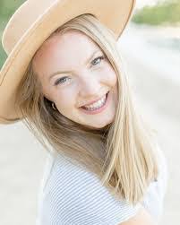 Lori Hiler's Instagram, Twitter & Facebook