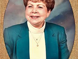 Elizabeth Scribner's Instagram, Twitter & Facebook