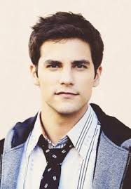 Plus heureux que jamais, anastasia et christian forment désormais. 130 Noel Kahn Ideen Schone Mannergesichter Noel Kahn Little Liars