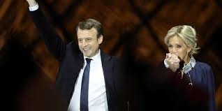 Alors qu'emmanuel macron annonce sa candidature à l'élection présidentielle ce mercredi 15 novembre, son épouse brigitte trogneux est son meilleur soutien. Les Images Emouvantes Du Mariage D Emmanuel Et Brigitte Macron Le Point