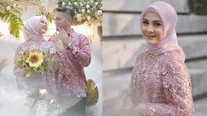 Atau saat berganti baju di kamarnya dan. Kisah Di Balik Berubahnya Penampilan Kesha Ratuliu Dari Syarat Sang Kekasih Hingga Hidayah Berhijab Tribunnews Com Mobile