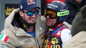 #cortina2021 tutta cortina d'ampezzo festeggia la cerimonia di apertura dei mondiali. F2strcwpbfolkm