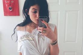 Mungkin kita nggak bisa lihat mukanya tapi aku ngerasa cowok paling cakep pas dia meluk aku dari belakang endita 21 tahun. 24 Macam Foto Yang Pasti Kamu Temui Di Instagram