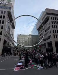 Encore une prière de rue islamique à Montréal l'autre jour Plusieurs  Québécois affirment qu'on ne devrait pas tolérer ça. Qu'est-ce que vous en  pensez? #polqc