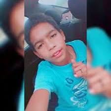 mc bruninho: e o bruninho vitinho ferrari: eu rodo becos e vielas mas não encontrei ninguém que tenha a beleza dela sou do morro, sou favela mas meu coração se apaixonou por essa cinderela ela é da zona sul, loirinha de olho azul e o impasse é o pai dela só porque eu sou neguin', moro num barraquin' mas dei a chave do meu coração. Mc Bruninho E Vitinho Ferrari Sou Favela Bhx Musicas Mp3 By Andrey Santos