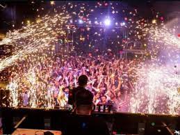 It is often regarded as the partying hot spot of north goa and is conveniently located. Q5wxoozxn2 Cnm