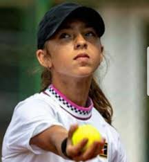 Tenismena Maria Sara Popa, la doar 14 ani, joacă la adulți!