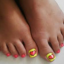 Esta es una de las figuras de uñas más elegantes que hay para uñas, el dorado y el negro crean. Unas Decorada D Los Pies Imagui