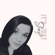 Shayna Edwards's Instagram, Twitter & Facebook