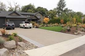 Pin By Jennifer Larsen On Gardening Traditional Landscape Front Yard Front Yard Landscaping