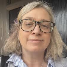 Julia Chandler's Instagram, Twitter & Facebook