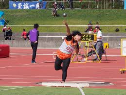 長野体育ジャーナル » 女子砲丸投げ10メートル台の三つどもえ、佐藤芹香選手（佐久長聖）が勝利――長野県高校新人陸上９月28日