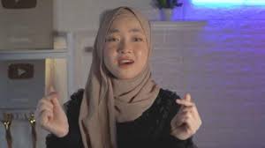 Aisyah jatuh cinta pada jamilah musik: Chord Kunci Gitar Aisyah Sabyan Versi Mudah Nada Dasar Am Trending Youtube No 1 Surya