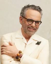 Open rilegge l'agender