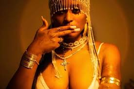 Kiss Kiss', Power Trip: Kaeyra's Bass-Fueled Takeover of Pop Romance