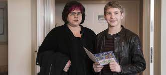 O seu único conforto é a sua relação com cal, um adolescente que ficou. Uma Amizade Inesperada Papo De Cinema