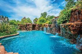 Drake S Got A Bigger Pool Than Ye And More Stars With Swanky Swimming Holes Amazing Swimming Pools Cool Pools Pool Landscaping