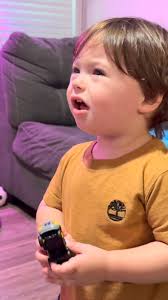 He’s a Whitney Houston fan…and Elmo’s nose song….good mashup #baby  #whitneyhouston #iwillalwaysloveyou #screamingbaby #singingbaby