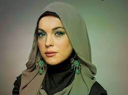 Hollywood actress lindsay lohan claims she has been the victim of racial profiling and discrimination since converting to islam. Pin On Convert To Islam