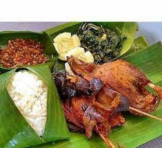 Bubur mang asep buka setiap hari mulai pukul 06.00 wib hingga habis, kemudian pada malam hari pukul 19.00 sampai habis juga, cocok untuk menu sarapan. 7 Tempat Kuliner Nganjuk Yang Asik Buat Nongkrong Wisata Indonesia