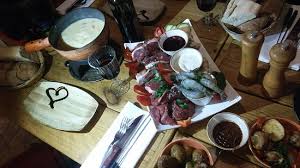 Prova la ricetta del cucchiaio d'argento! Fonduta Di Formaggio E Bourguignon Di Carne E Pesce Picture Of Ars Vini Berlin Tripadvisor