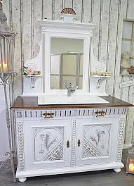 White And Vintage Danischer Antiker Waschtisch Mit Spiegelaufsatz Von Badmobel Landhaus Land Und Liebe Shabby Chic Badezimmer Waschtisch Antiker Waschtisch