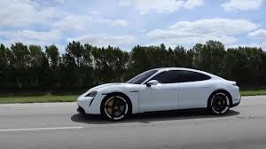 Set the template for fast electric cars and has an impressive range. Verdammt Knapp Tesla Model S Performance Flieht Vor Porsche Taycan Turbo S Netzwelt
