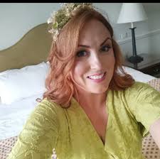 Hi all, Leonie from Blended Designs here, just doing some market research.  Would you be interested in a Christmas wreath making workshop with  cocktails/dinner if I found a local venue to host