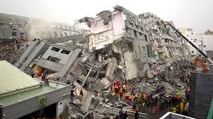 La agencia oficial de noticias xinhua habla ya de al menos 300 muertos y 8.000 heridos. Al Menos 11 Muertos Y Mas De 120 Heridos Tras Terremoto En El Centro De China