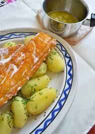 Haddock Poche Au Lait Pommes De Terre Et Sauce Au Beurre Fondu Une Recette Traditionnelle Pour Preparer Le Haddock Ce Poisso Le Poisson C Est Bon