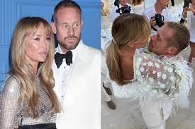 Ma wykształcenie prawnicze i założyła jedną z pierwszych sieci klinik dentystycznych w kraju. Joanna Przetakiewicz Showed The Second Wedding Dress It Looked Beautiful In There But We Re Looking At The Accessories