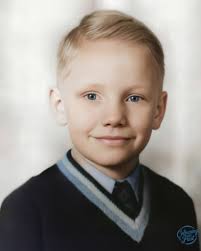 DO YOU REMEMBER THIS STYLE OF TV SET? Photographed