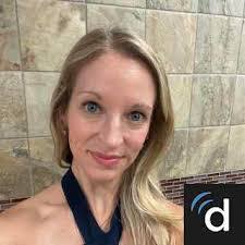 Kelly Halcomb's Instagram, Twitter & Facebook