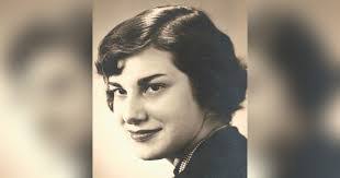 Kelly Burroughs's Instagram, Twitter & Facebook