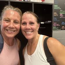 Michelle Linden's Instagram, Twitter & Facebook