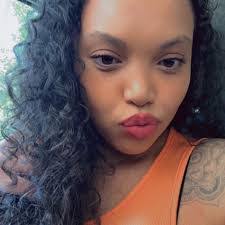 Ivy Wallace's Instagram, Twitter & Facebook