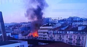 Está neste momento activo um incêndio numa habitação na freguesia da penha de frança, na rua adolfo coelho, em lisboa. Cinco Feridos E Dois Desaparecidos Em Incendio De Predio No Centro De Lisboa Noticias De Coimbra