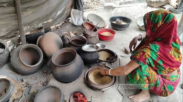 হাতে ভাজা মুড়ি