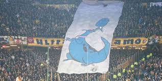Offizielle website des vereins sg dynamo dresden e.v. Hamburger Sv Dynamo Chaoten Fackeln Im Stadion Jede Menge Pyro Ab Express De