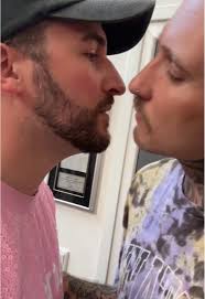 Markiere deinen Lieblings Knutsch Buddy für kawaii Momente