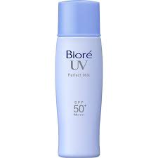 The face and body sunscreen milk is reformulated to feature maximum pa++++ uva protection to better protect the skin against harmful rays than its previous formula.the improved formula also looks and feel more undetectable on the skin. Kao Biore Uv Sarasara Perfect Milk Sunscreen Spf50 Pa 40ml