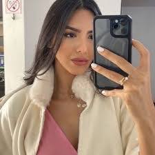 Isabel Vera's Instagram, Twitter & Facebook